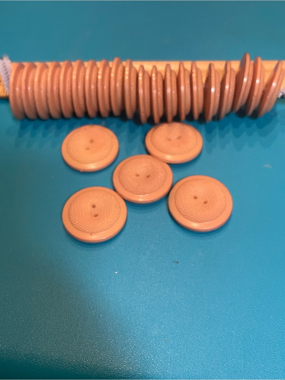 25 peach Plasticweave Buttons